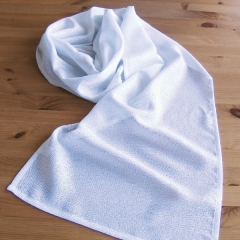 Tischläufer - weiß mit Glanzgarn (40/160 cm)