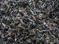 SIKKIM TGFOP1 SECOND FLUSH TEMI - schwarzer Tee - in einer Black Jap Dose eckig (Teedose) - 147x147x214mm (1 Kilo)