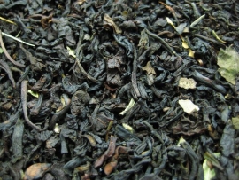 BLACK CURRANT - Aromatisierter schwarzer Tee - in einer Black Jap Dose eckig (Teedose) - 147x147x214mm (1 Kilo)
