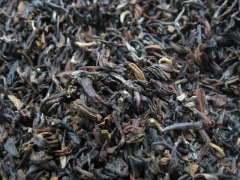 SIKKIM TGFOP1 SECOND FLUSH TEMI - schwarzer Tee - in einer Black Jap Dose eckig (Teedose) - 77x77x100mm (75g)