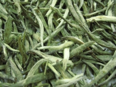 CHINA YIN ZHEN (SILVER NEEDLE) - grüner Tee - in einer Black Jap Dose eckig (Teedose) - 77x77x100mm (75g)