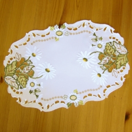 Decke - oval ecru-bunt Stickerei "Gerbera - weiß" (30/45 cm)