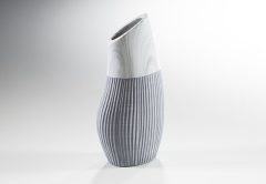 Deko-Vase bauchige Form aus Keramik grau-weiß